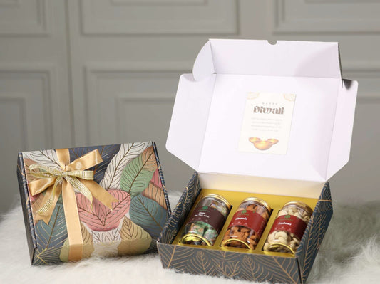Gourmax Classic Dry Fruit Hamper – Cashews, Almonds & Khajur Bites